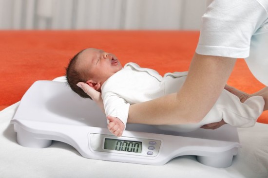 Is your baby not putting on weight? – Copyright: benedamiroslav / 123RF Stock Photo